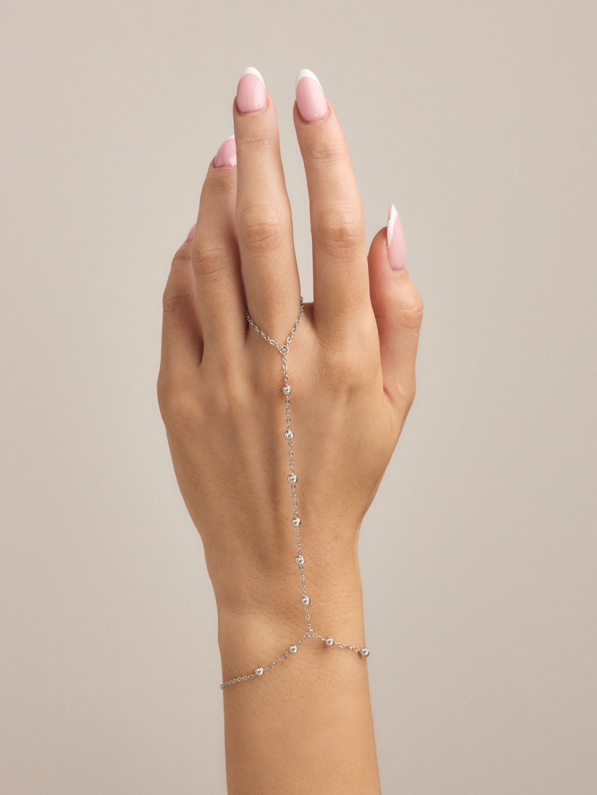 Amoura Hand Chain